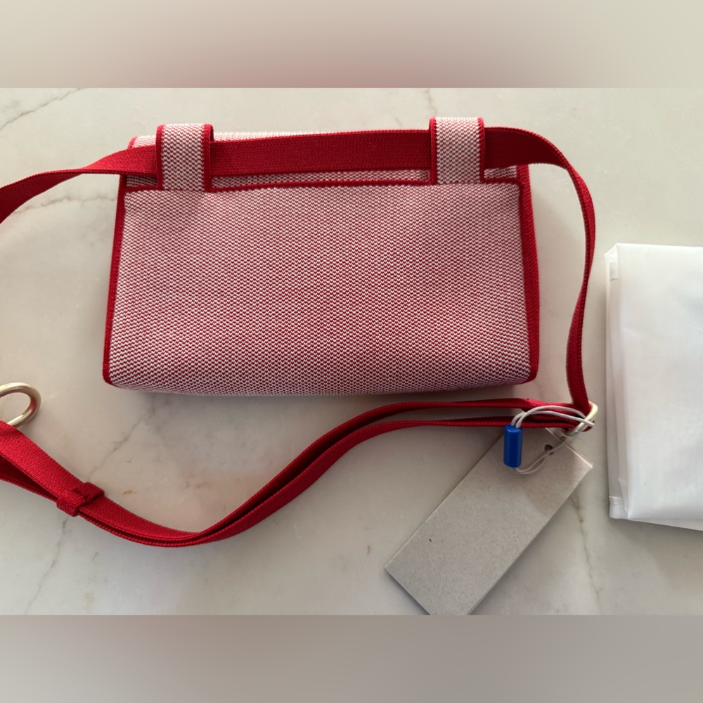 New! Rothy’s Light Poppy Red Belt Bag Crossbody Clutch Vacation Magnetic Closure - Picture 7 of 10